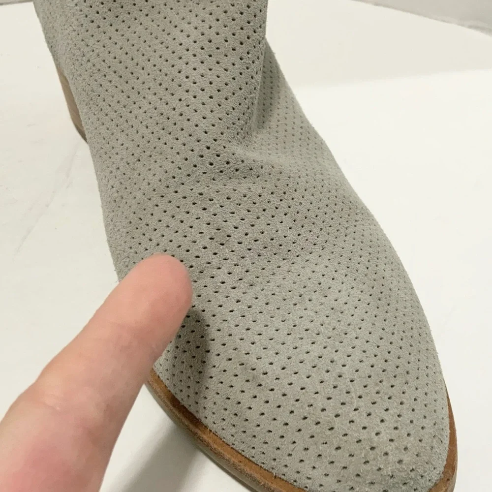 Dolce Vita Karsen Gray Perforated Suede Ankle Bootie Womens Size 8 - Picture 10 of 10